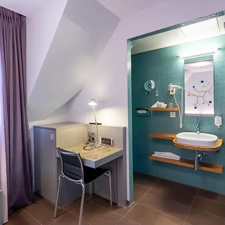 Boutique By Continental Park 4*